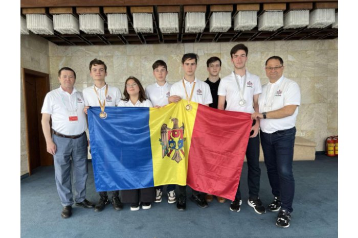 Elevi din R.Moldova au obținut medalii de argint, bronz și mențiuni de onoare la Olimpiada Balcanică de Matematică